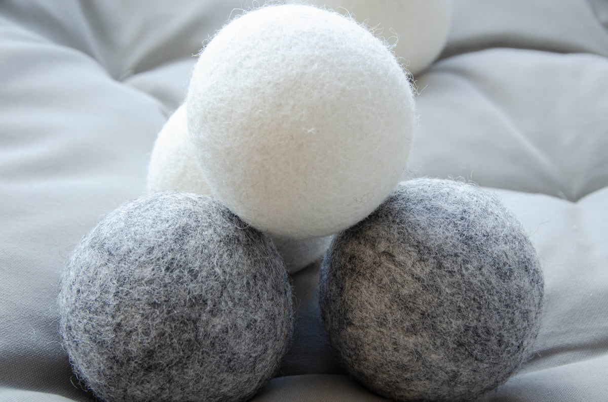 Spare Zeit und Geld: Trocknen mit den neuen bluu balls - bluu - Die Waschsensation